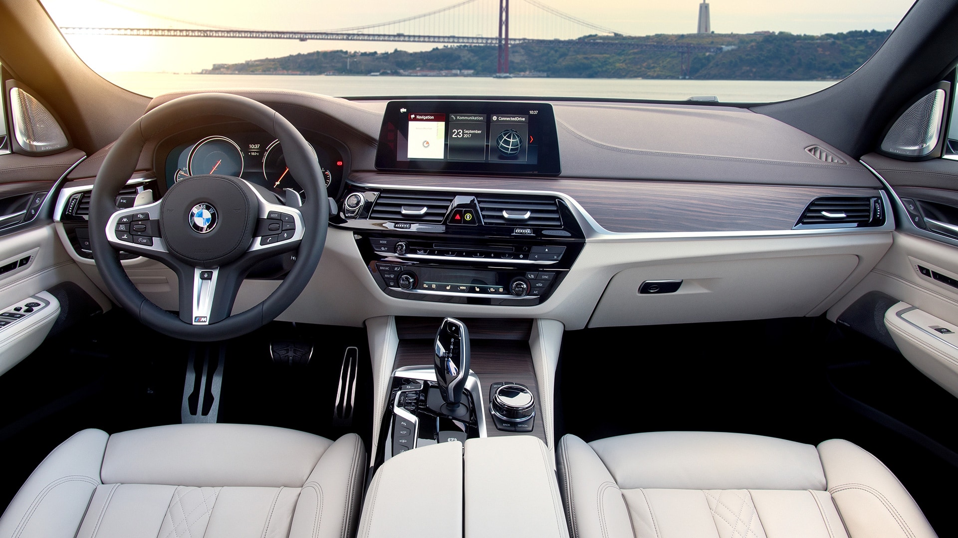 BMW 6 Series 2018 640i GT Compare